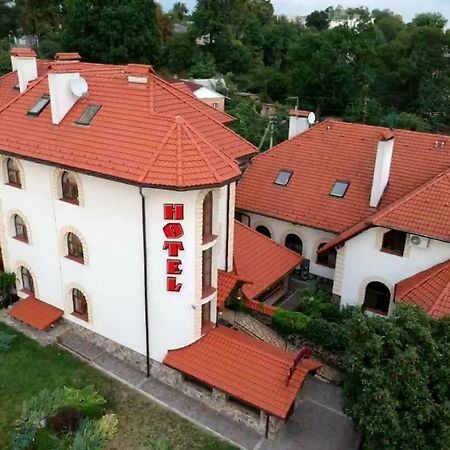Hotel Maestro Ostroh Zewnętrze zdjęcie