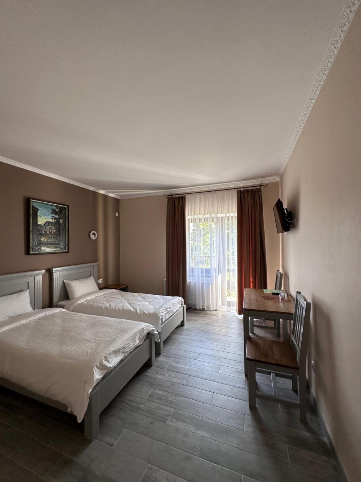 Hotel Maestro Ostroh Zewnętrze zdjęcie