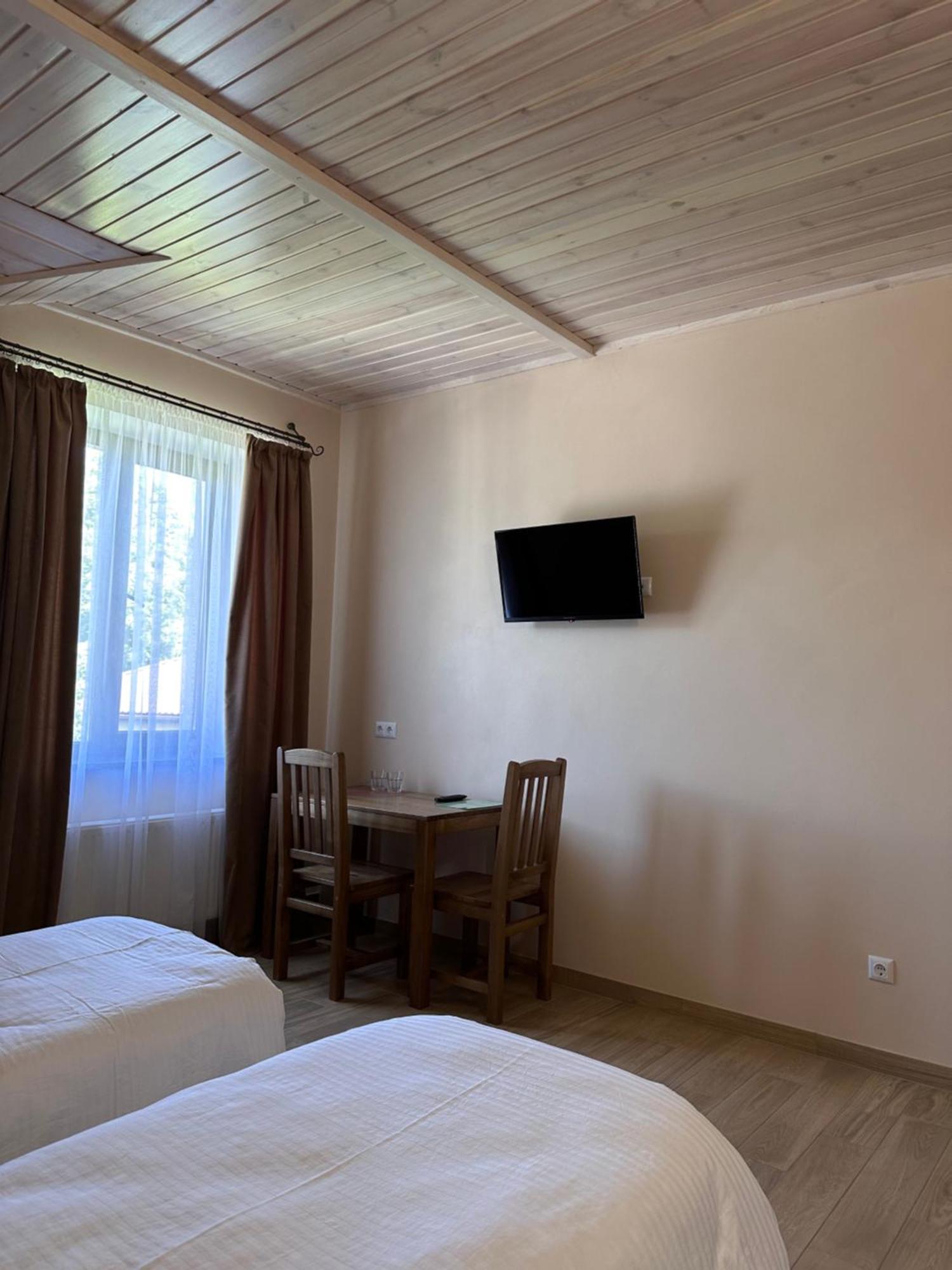 Hotel Maestro Ostroh Zewnętrze zdjęcie