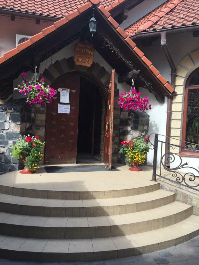 Hotel Maestro Ostroh Zewnętrze zdjęcie