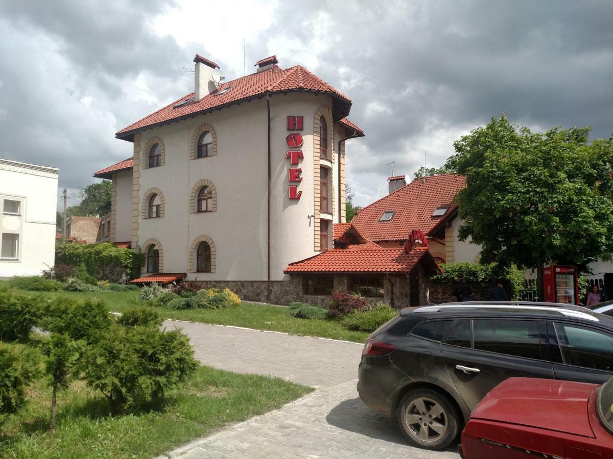 Hotel Maestro Ostroh Zewnętrze zdjęcie