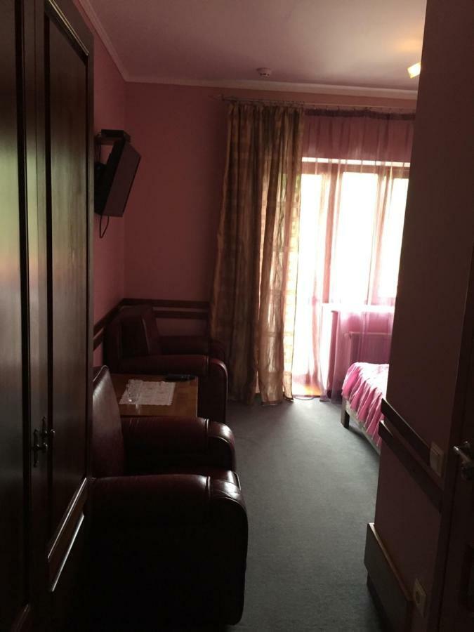 Hotel Maestro Ostroh Zewnętrze zdjęcie