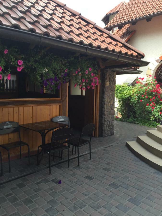 Hotel Maestro Ostroh Zewnętrze zdjęcie