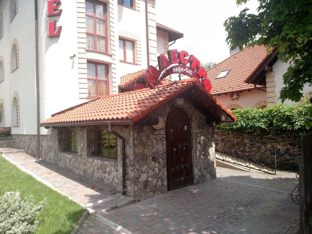 Hotel Maestro Ostroh Zewnętrze zdjęcie