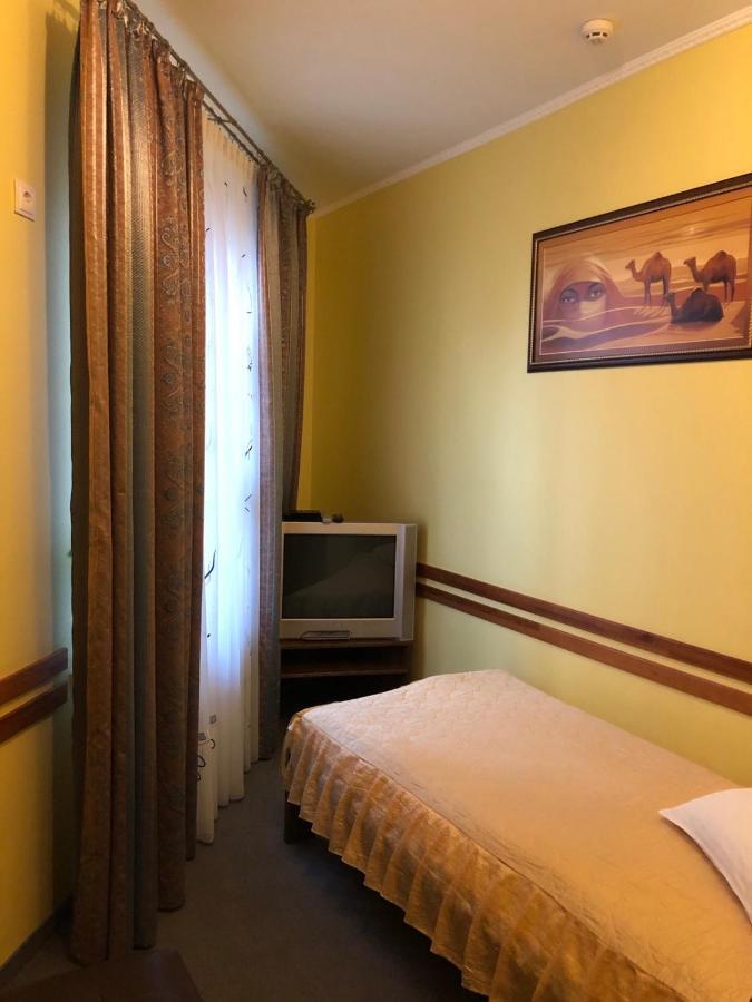 Hotel Maestro Ostroh Zewnętrze zdjęcie