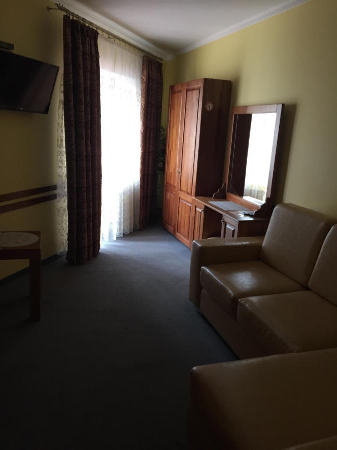 Hotel Maestro Ostroh Zewnętrze zdjęcie