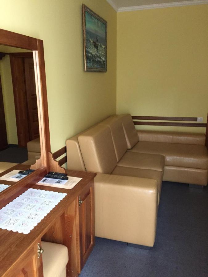 Hotel Maestro Ostroh Zewnętrze zdjęcie